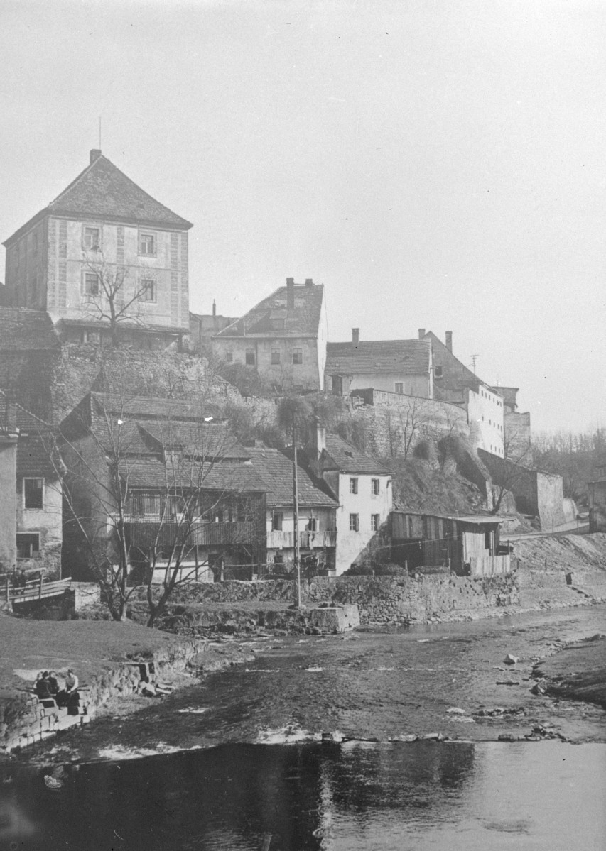 zabudowa miejska - fragment - widok od strony Nysy Kłodzkiej, skan 1
