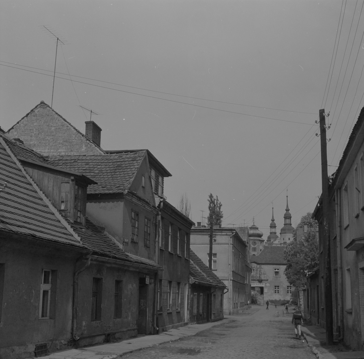 zabudowa ulicy Ligonia - w głębi zamek Oppersdorffów, skan 1