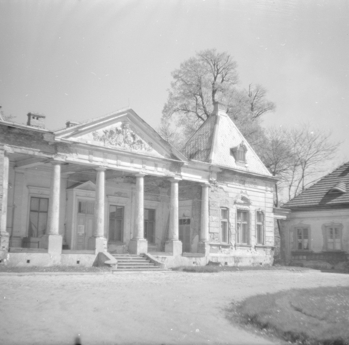 zespół pałacowo-parkowy Brühla - elewacja frontowa, skan 1