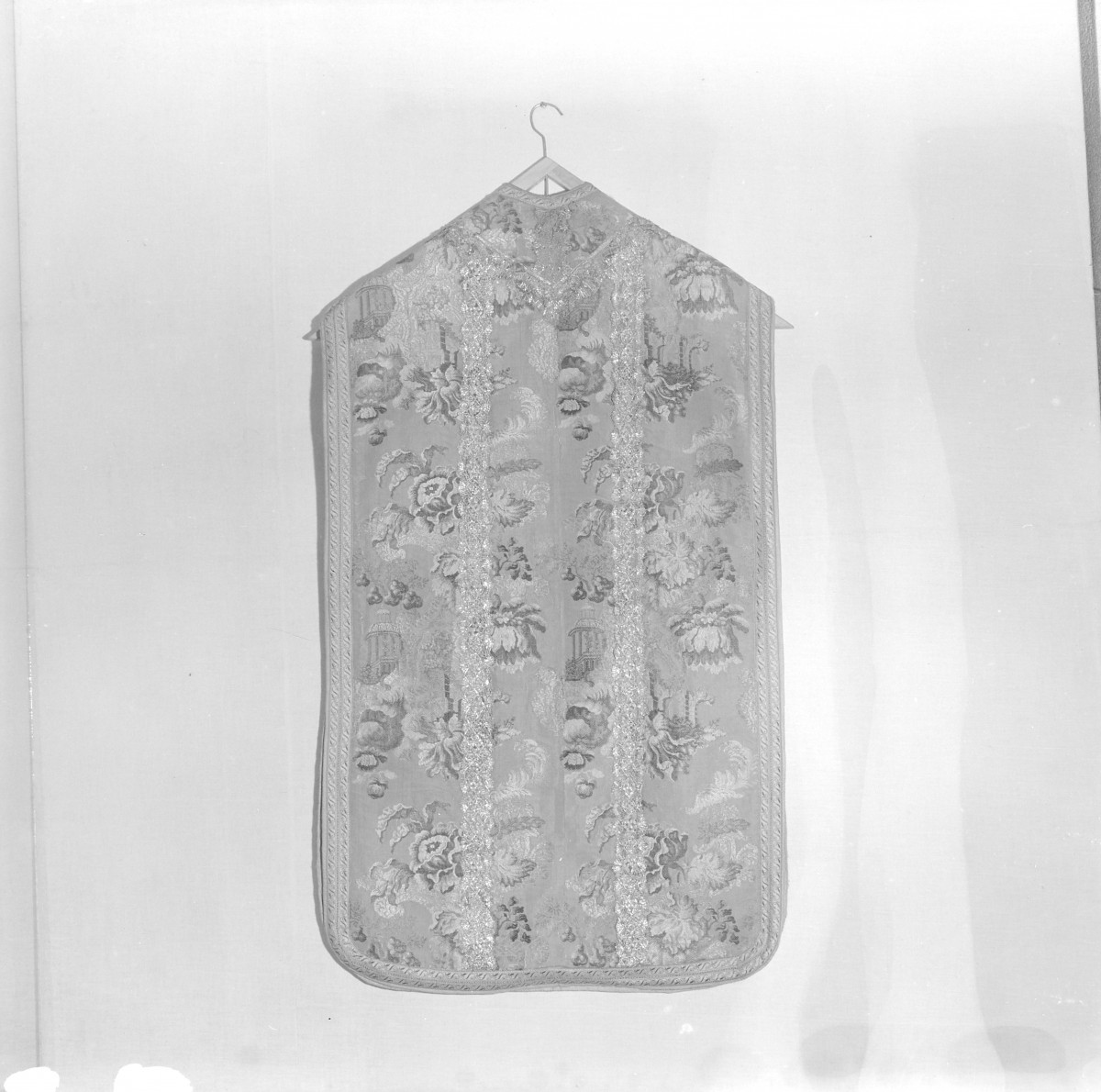 Skarbiec Katedralny - Ornat i dalmatyka. Francja ok. 1795. Tył, całość., skan 1