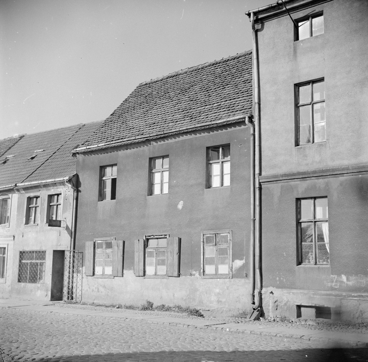 kamienica - elewacja frontowa, skan 1