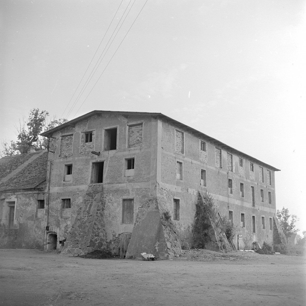 pałac - zabudowa gospodarcza, spichlerz, skan 1