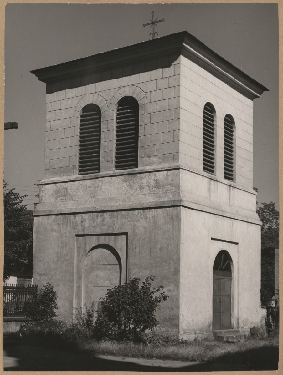 Kościół parafialny - dzwonnica, widok ogólny

 , skan 1