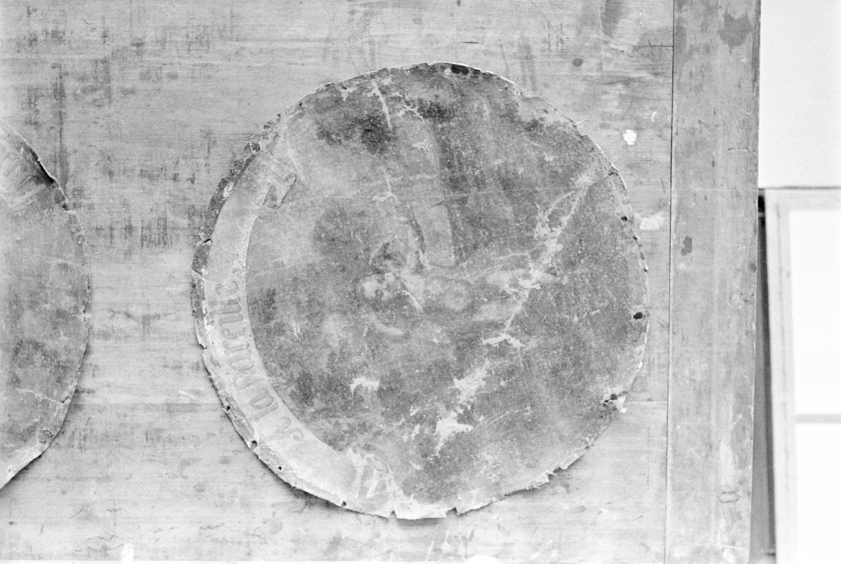 Muzeum Narodowe w Warszawie, malarz nieznany - panneau dekoracyjne z amorkami, średnica 530 mm, skan 1