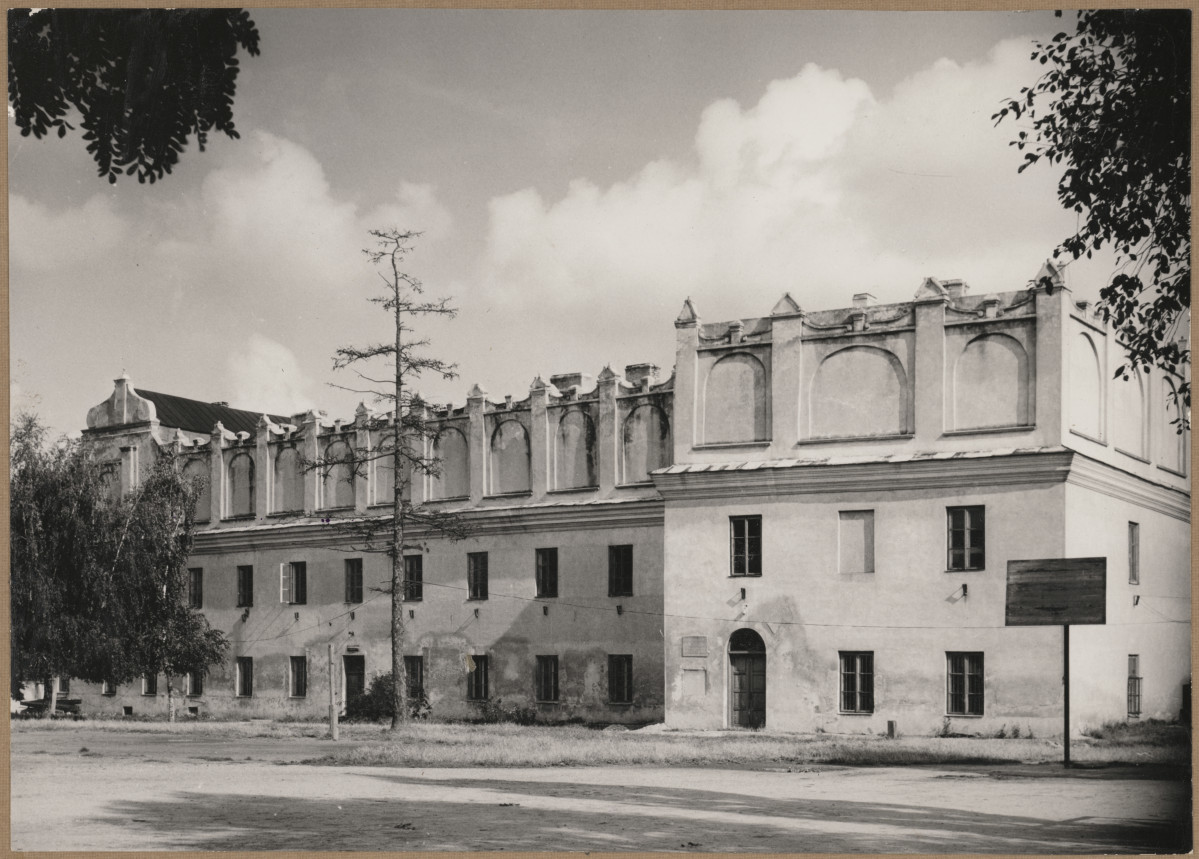 Kolegium jezuickie - Collegium Gostomianum , widok ogólny od strony płd. - zach. , skan 1