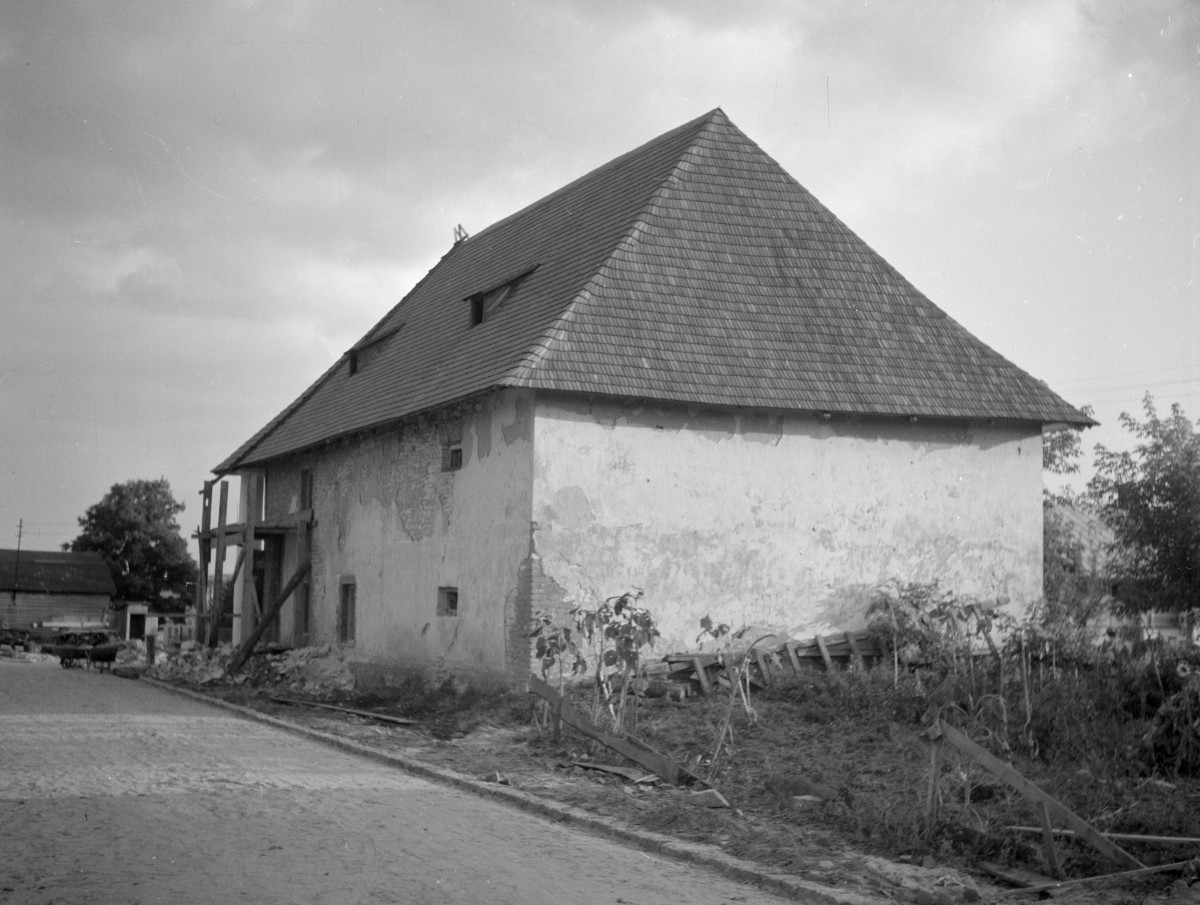 klasycystyczny spichlerz (spichrz), skan 1