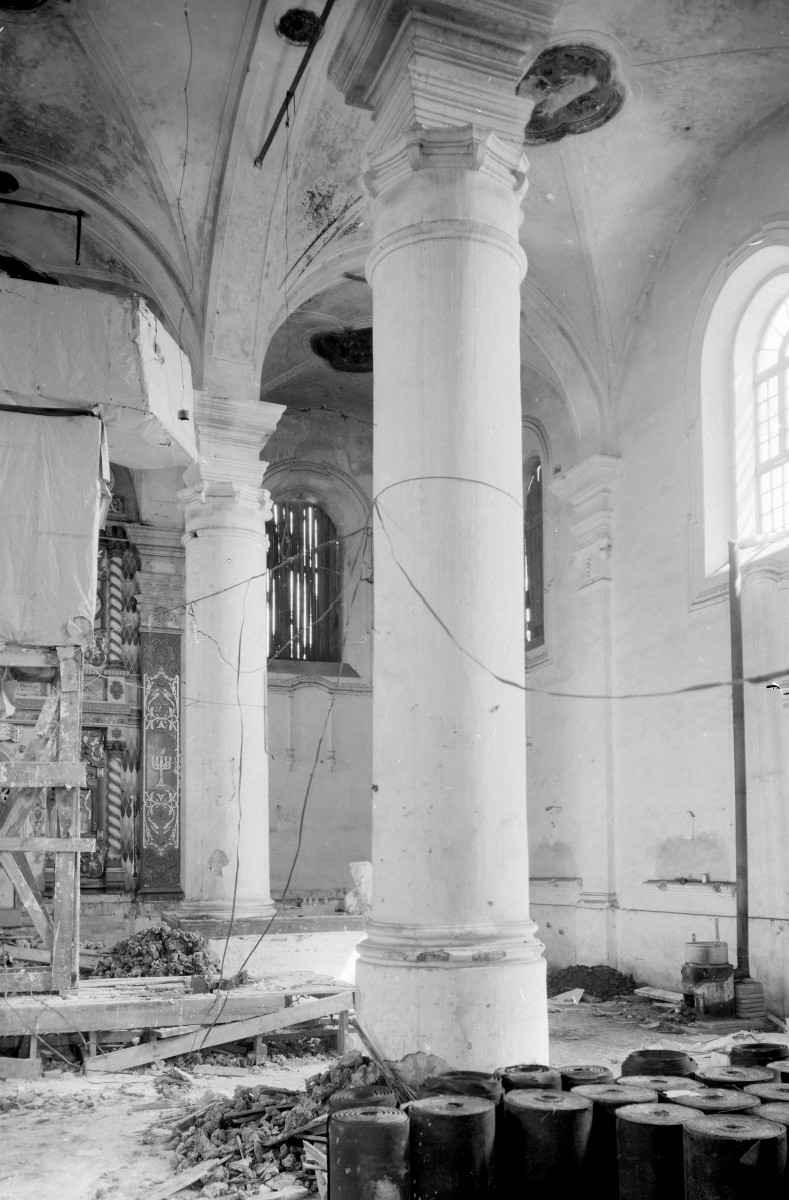 synagoga - wnętrze: fragment, skan 1