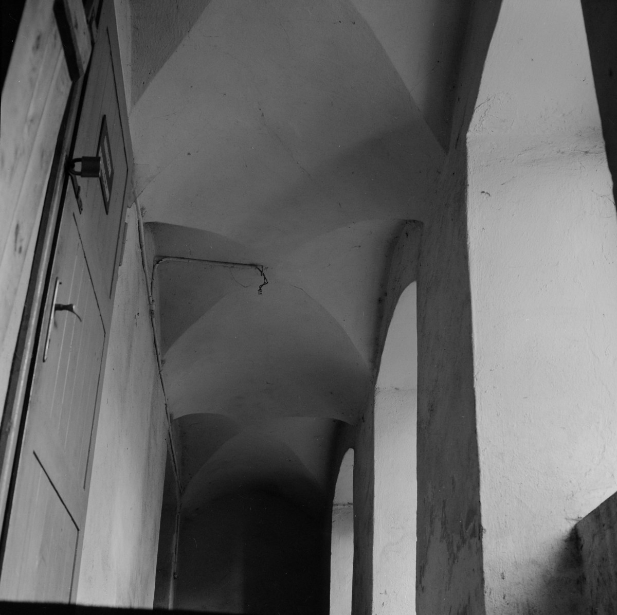 dom mieszkalny - fragment sieni oraz jej sklepienie, skan 1