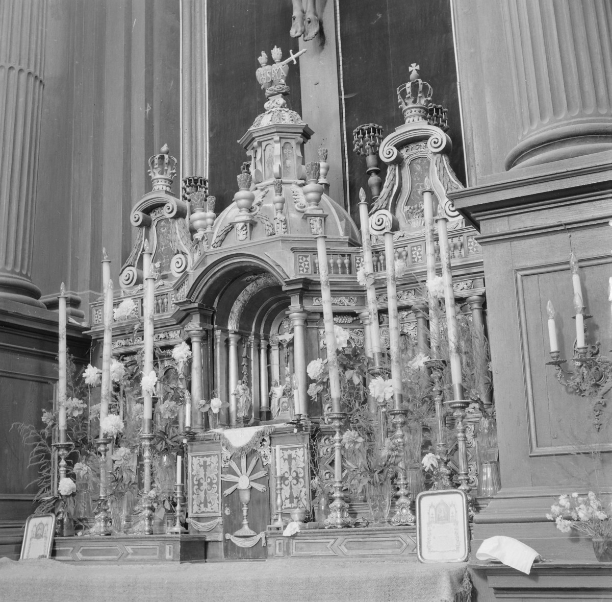kościół, ob. pw. św. Piotra z Alkantary i św. Antoniego z Padwy - wnętrze: ołtarz główny - tabernaculum, skan 1