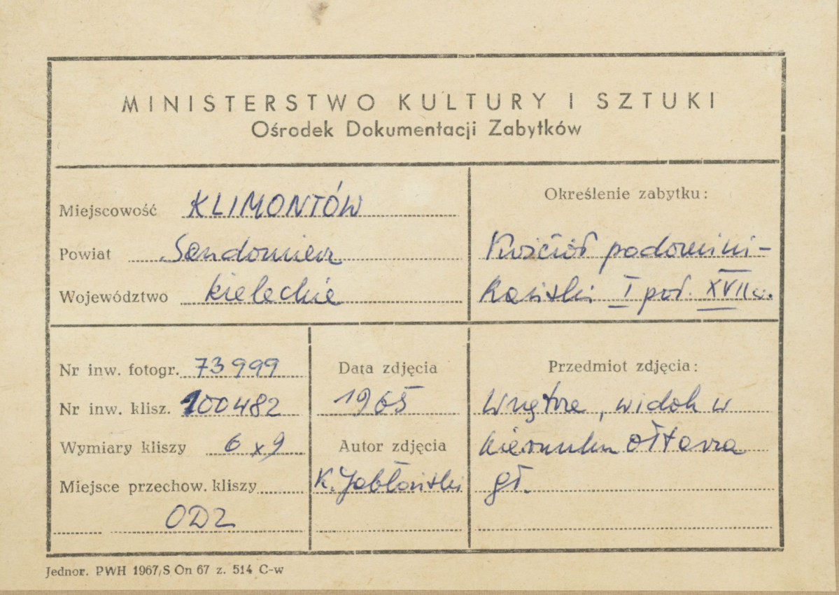 Zespół klasztorny - kościół, wnętrze, widok nawy w kierunku prezbiterium - metryczka, skan 1