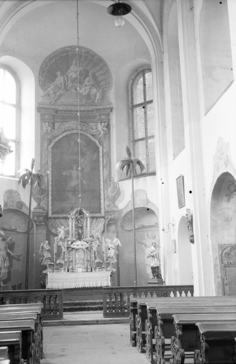 Zespół zamkowy, kaplica św. Jadwigii - wnętrze: ołtarz główny, skan 1