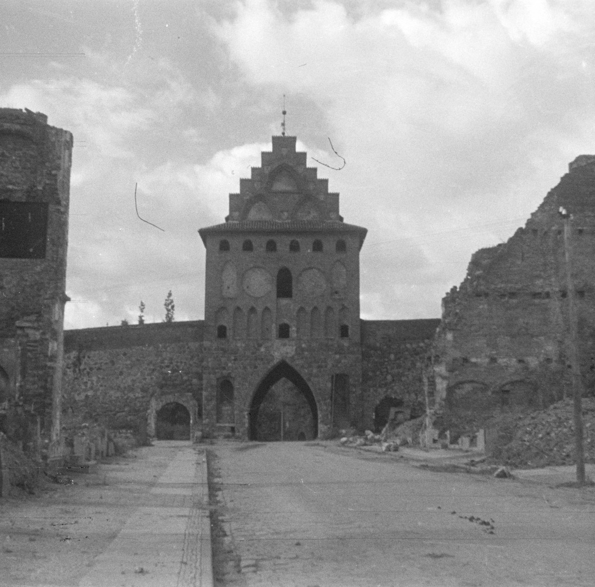 brama Pyrzycka i mury miejskie, skan 1