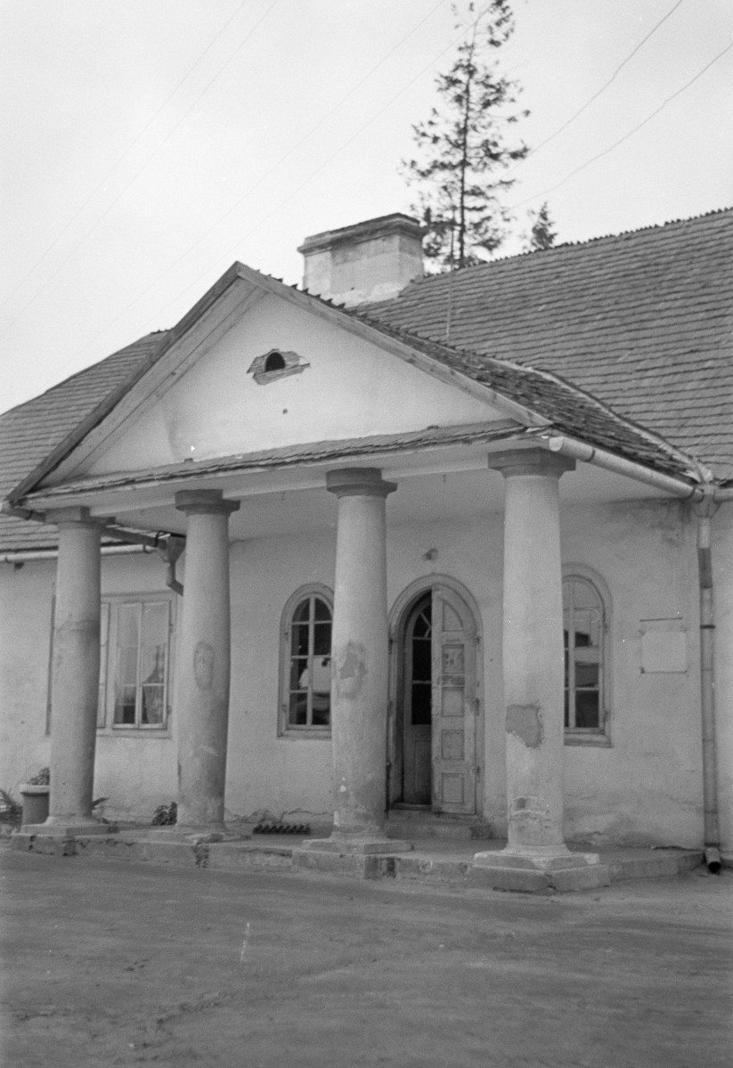 starostwo - fasada, portal, skan 1