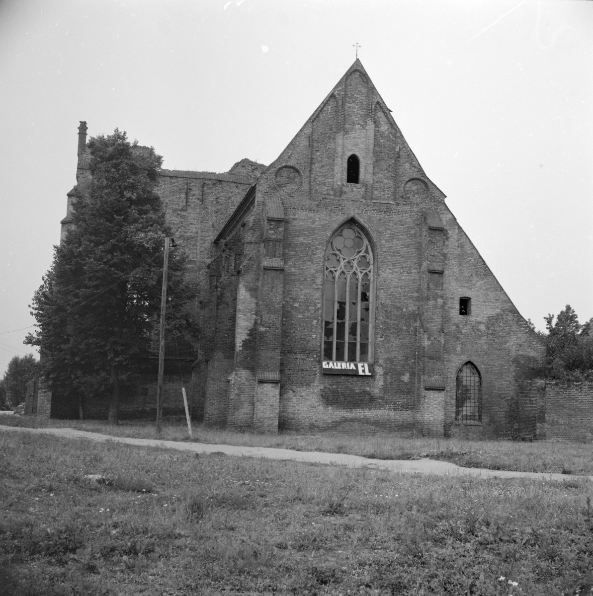 zespół klasztorny dominikanów, kościół pw. Najświętszej Marii Panny, obecnie galeria sztuki EL- elewacja wschodnia, skan 1