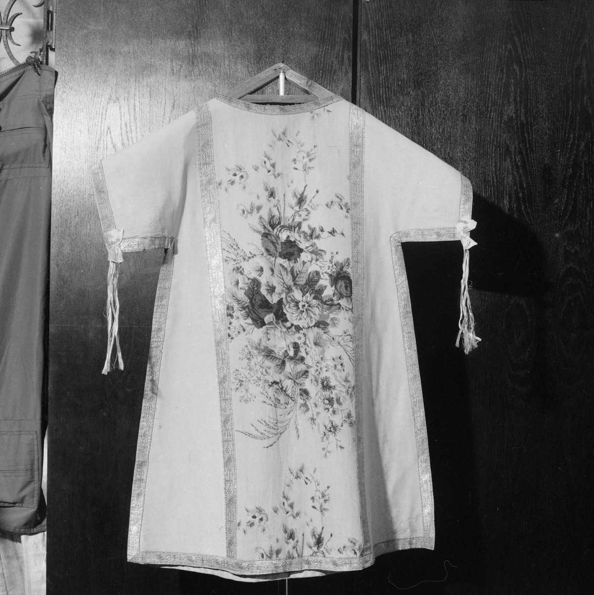 Skarbiec Katedralny - Dalmatyka. Polska ok. 1900. Całość., skan 1