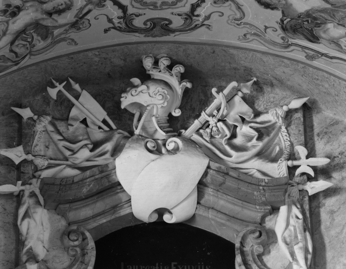 mauzoleum Piastów Świdnickich przy kościele pw. Wniebowzięcia Najświętszej Marii Panny  - wnętrze - fragment portalu, skan 1