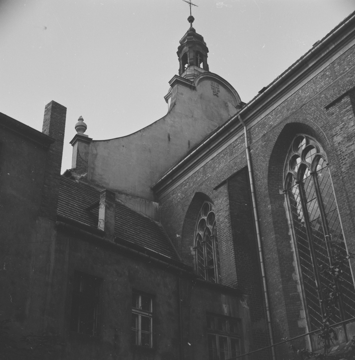 kościół św. Stanisława Biskupa - szczyt nawy wschodniej , skan 1