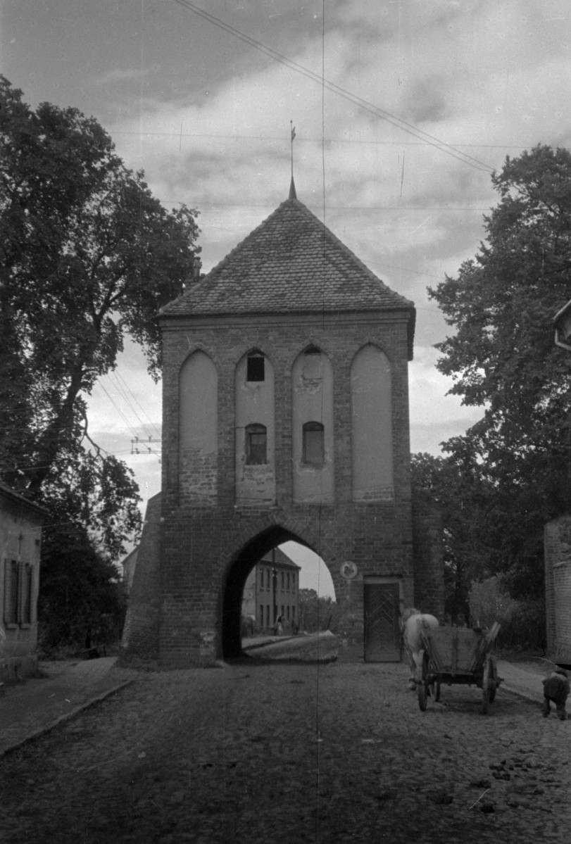 brama Pyrzycka - elewacja, skan 1