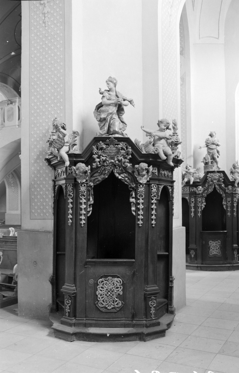 kościół pw. Jana Chrzciciela - Sanktuarium Matki Bożej Grodowieckiej – Jutrzenki Nadziei - wnętrze - konfesjonał, skan 1