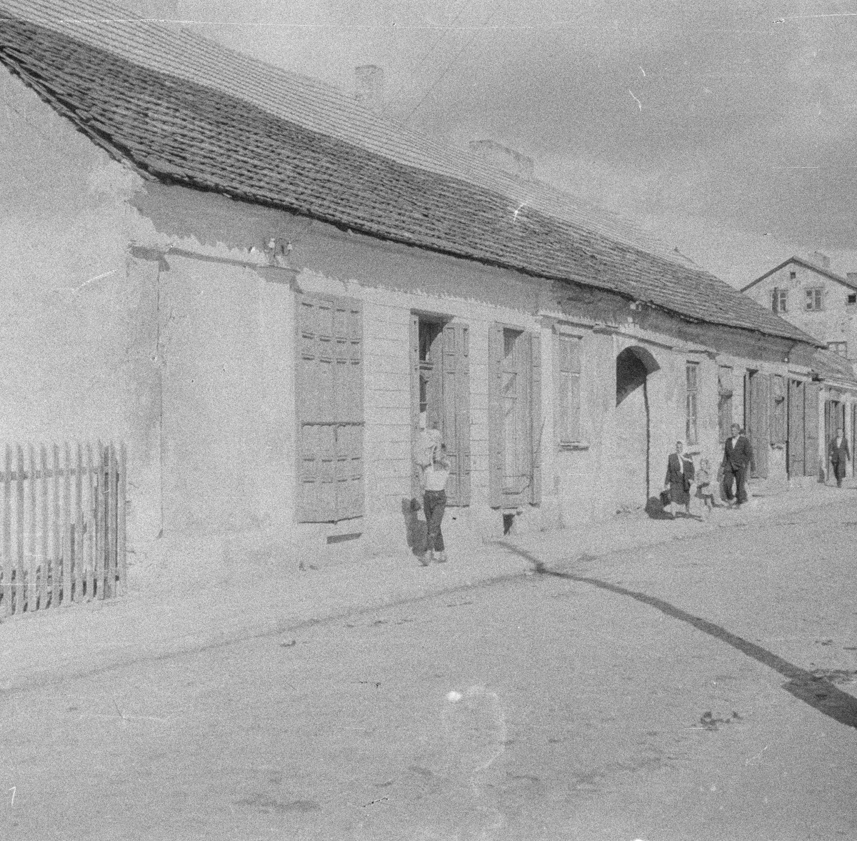 dom, dawna ul. Waryńskiego 38 - elewacja frontowa, skan 1