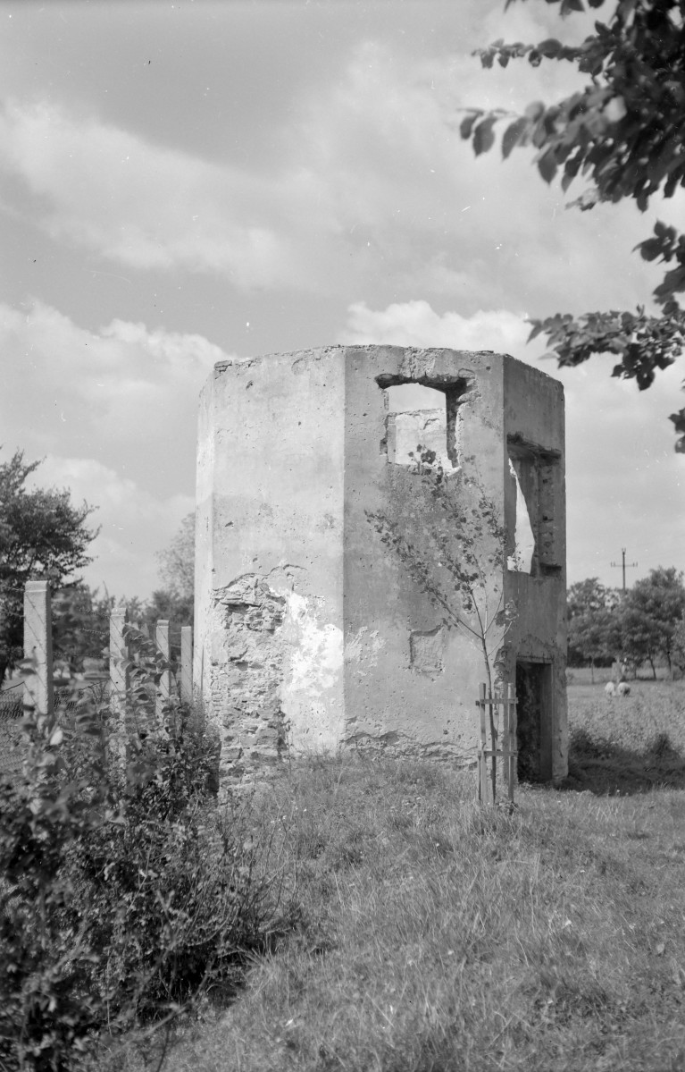 pałac - baszta południowo-zachodnia, skan 1