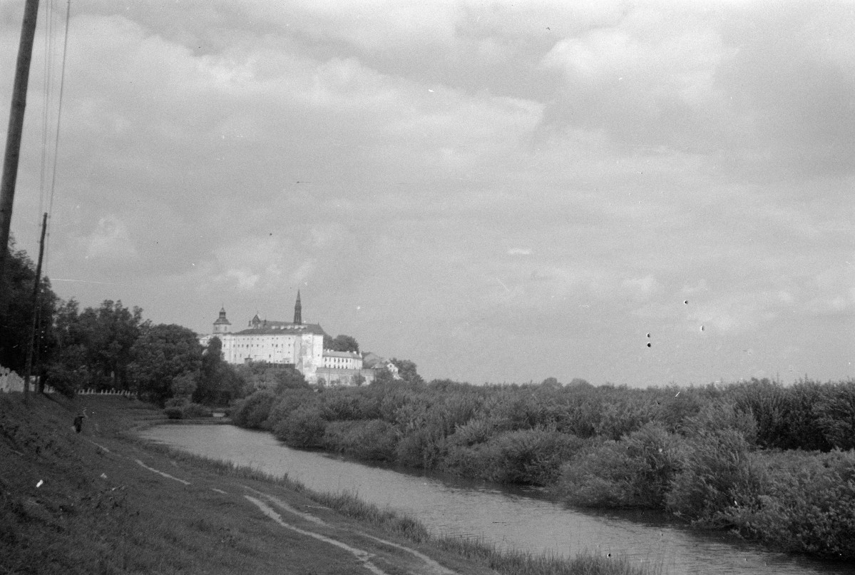 zamek królewski - skrzydło zachodnie - elewacja od strony rzeki, skan 1