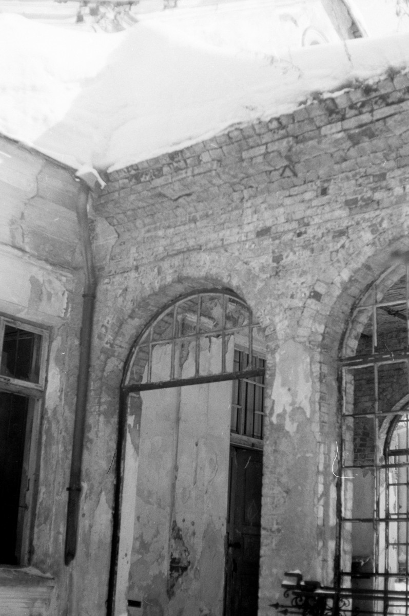 dwór Rudzińskich - wnętrze - oranżeria - wejście od północy, skan 1