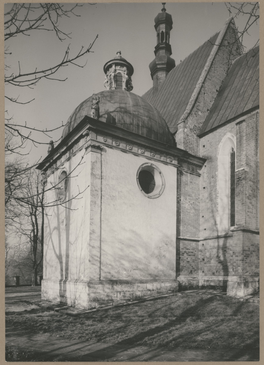 widok zewnętrzny Kaplicy Firlejów, skan 1