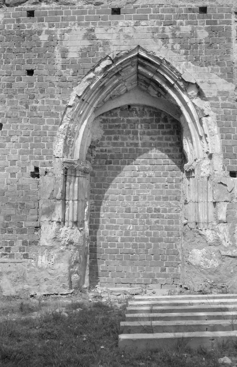 kościół parafialny pw. św. Władysława - portal w elewacji południowej, skan 1