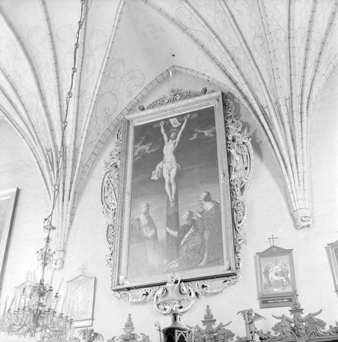 Kolegiata Kartuzka pw. Wniebowzięcia Najświętszej Maryi Panny - wnętrze: obraz "Ukrzyżowanie", skan 1