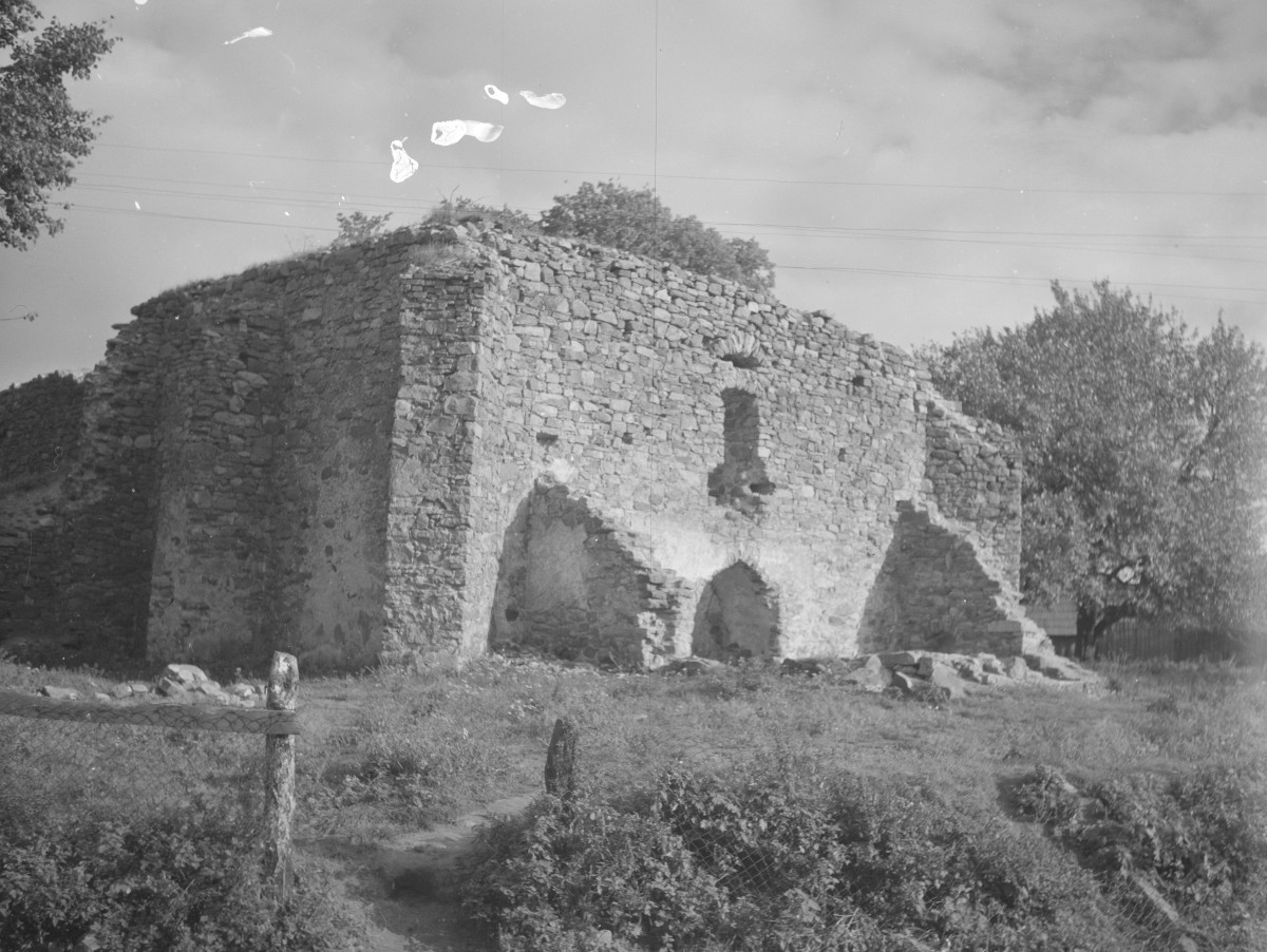 elewacja ruin kościoła pw. świętego ducha - widok od str. płn.-zach., skan 1