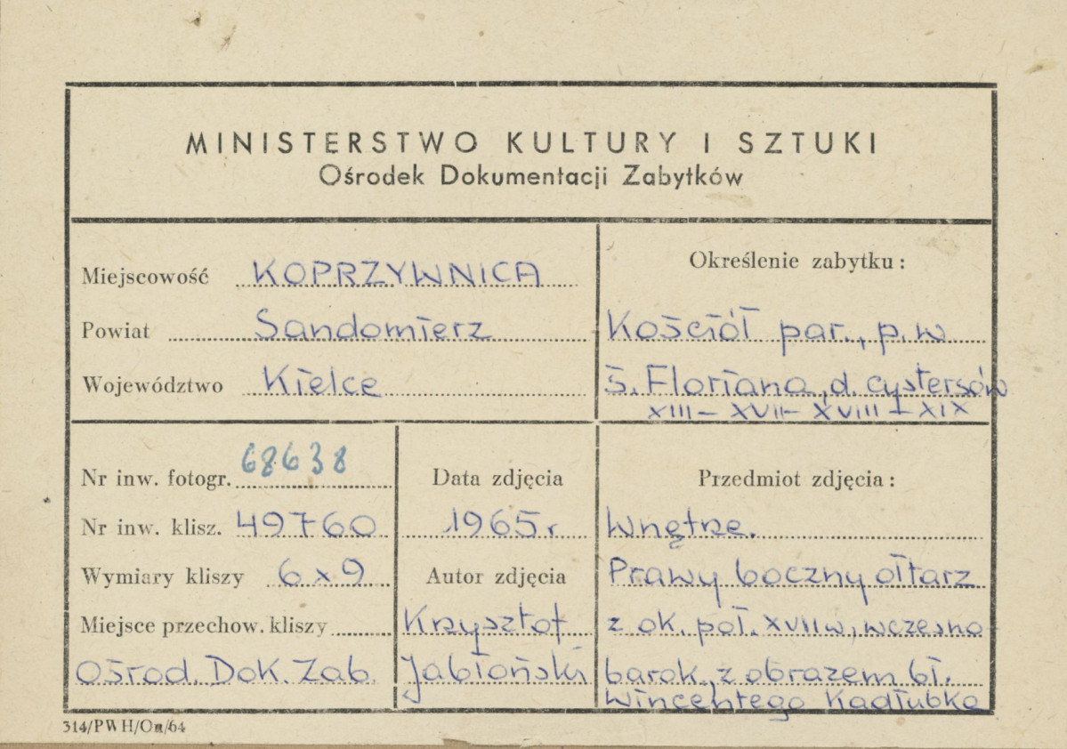 Zespół klasztorny - kościół, wnętrze , widok ołtarza bocznego po prawej stronie, z obrazem bł. Wincentego Kadłubka - metryczka, skan 1