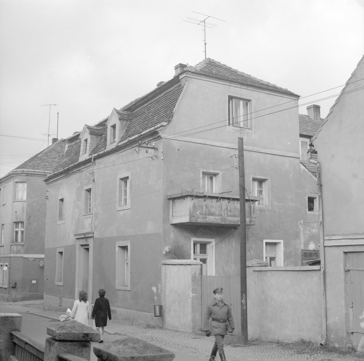 Zabudowa miejska. Kamienica, elewacja frontowa., skan 1