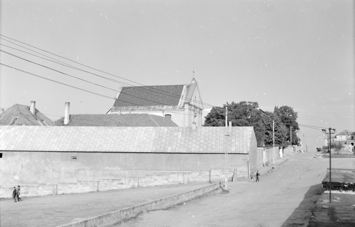 klasztor P.P. Benedyktynek - widok ogólny, skan 1