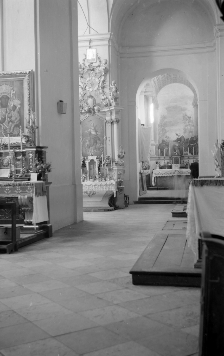 kościół parafialny pw. Wniebowzięcia Najświętszej Marii Panny i św.św. Piotra i Pawła - nawa bocznawnętrze, skan 1