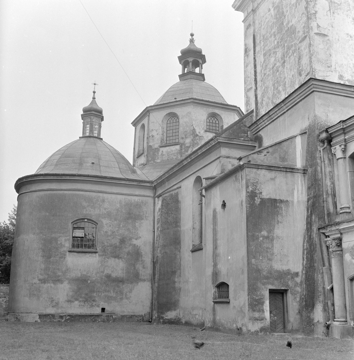 kościół dominikanek - elewacja boczna, absyda, skan 1