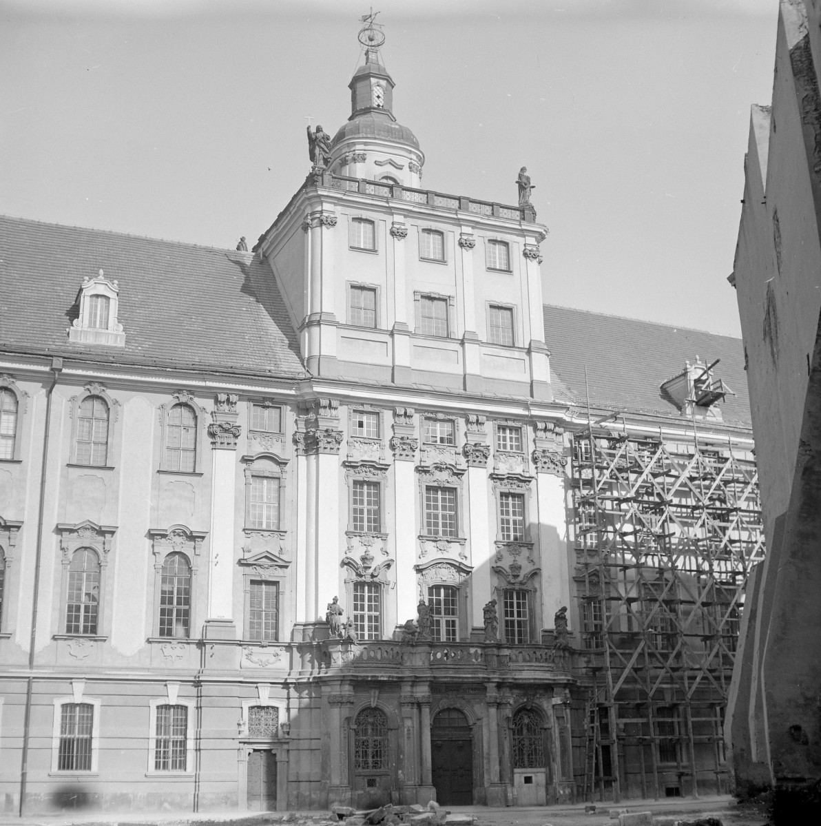 kolegium jezuickie, ob. Uniwersytet Wrocławski - elewacja frontowa, część środkowa, skan 1