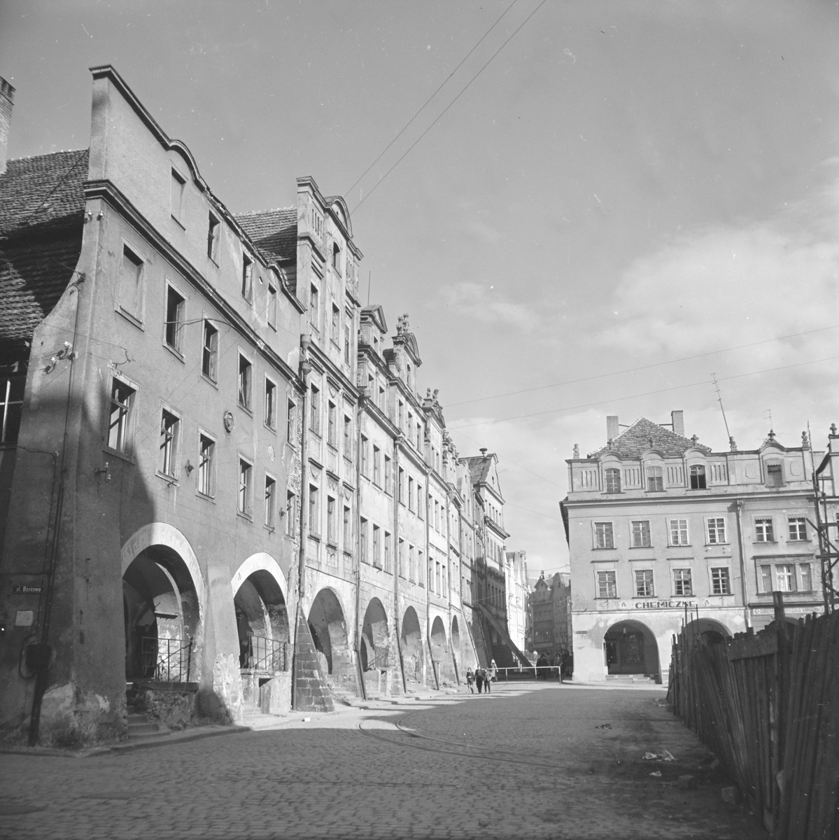 Zabudowa miejska, pierzeja rynku. Kamienice z podcieniami., skan 1