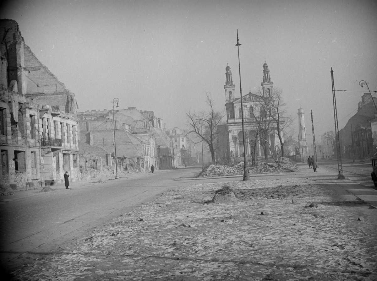 Kościół pw. św. Karola Boromeusza. Zniszczona zabudowa miejska. , skan 1