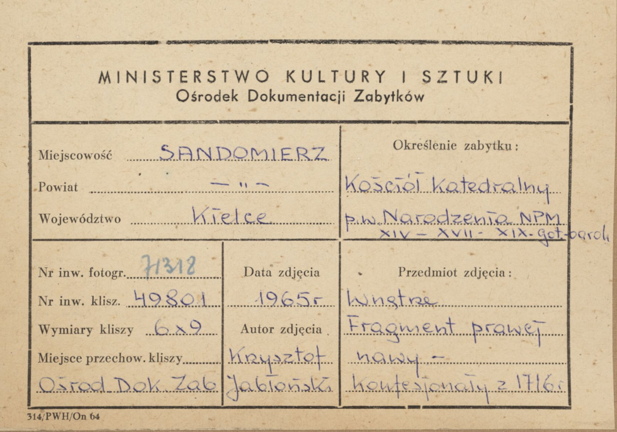  Katedra - wnętrze, widok nawy bocznej - metryczka, skan 1