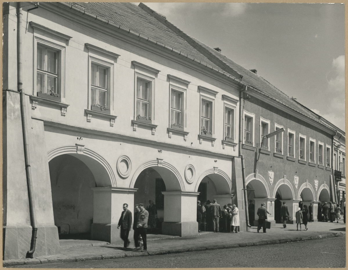 Kamienica, ob. Muzeum Dialogu Kultur, widok elewacji głównej, skan 1
