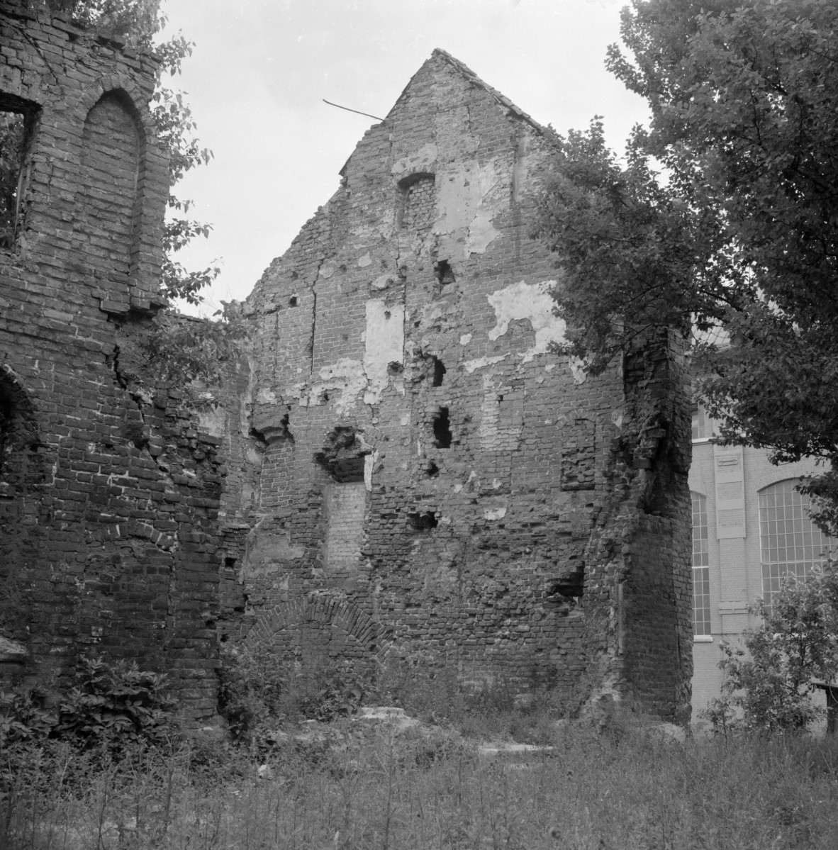 zespół klasztorny dominikanów, kościół pw. Najświętszej Marii Panny, obecnie galeria sztuki EL - budynek zachodni, wnętrze: ściana zachodnia, skan 1