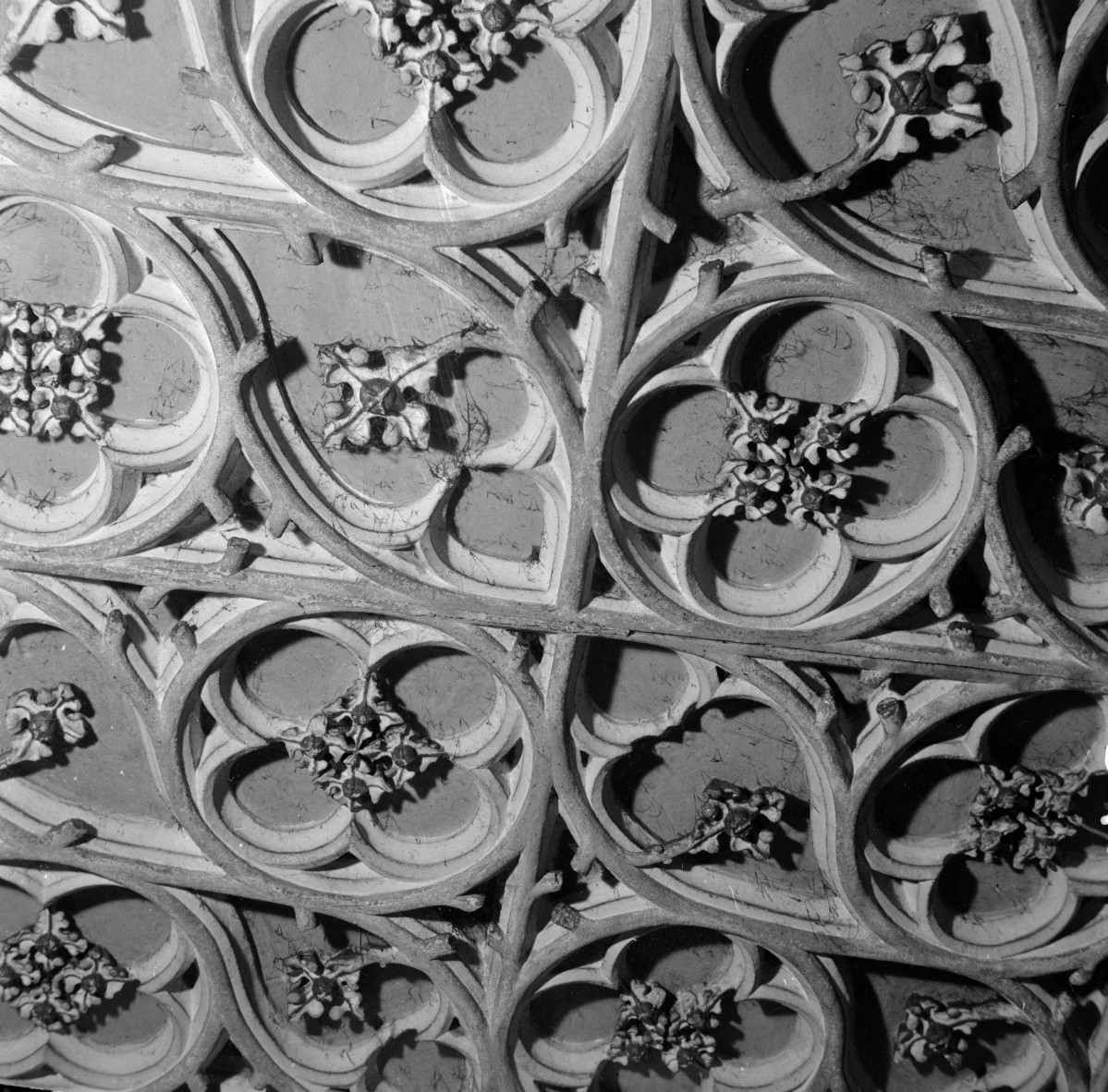 Katedra pw. św. Stanisława Biskupa i Męczennika i św. Wacława Męczennika - wnętrze: frament sklepienia, wejścia do kaplicy Najświetszej Mari Panny, skan 1