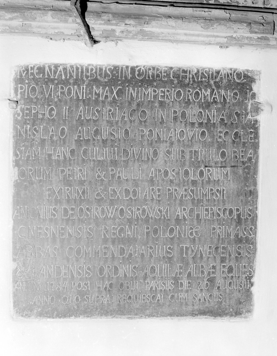 Opactwo Cystersów - krużganki i płyta nagrobna., skan 1