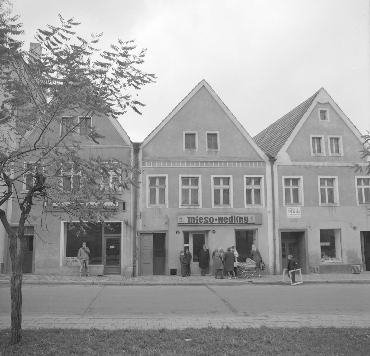 Zabudowa miejska, kamienice. Elewacje frontowe. , skan 1