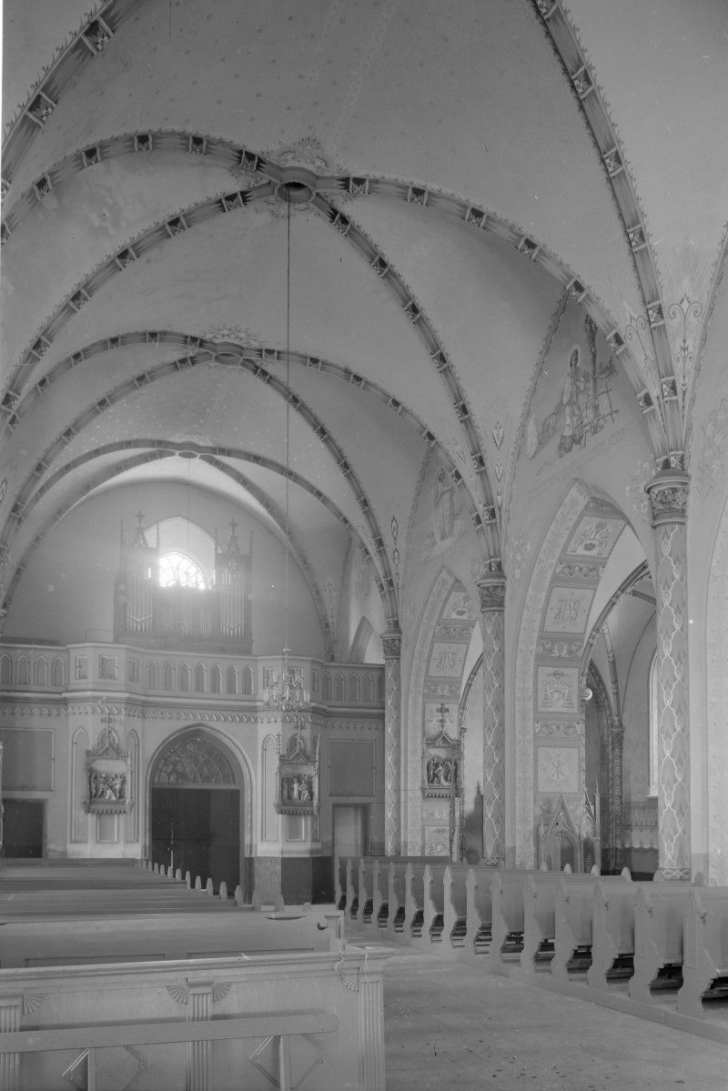 kościół Przemienienia Pańskiego - wnętrze: nawa główna, chór muzyczny, prospekt, skan 1