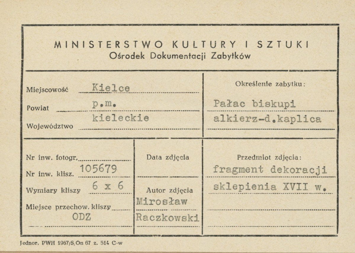 Pałac biskupów - wnętrze, alkierz - d. kaplica, fragment dekoracji sklepienia , medalion z herbem Korab - metryczka, skan 1