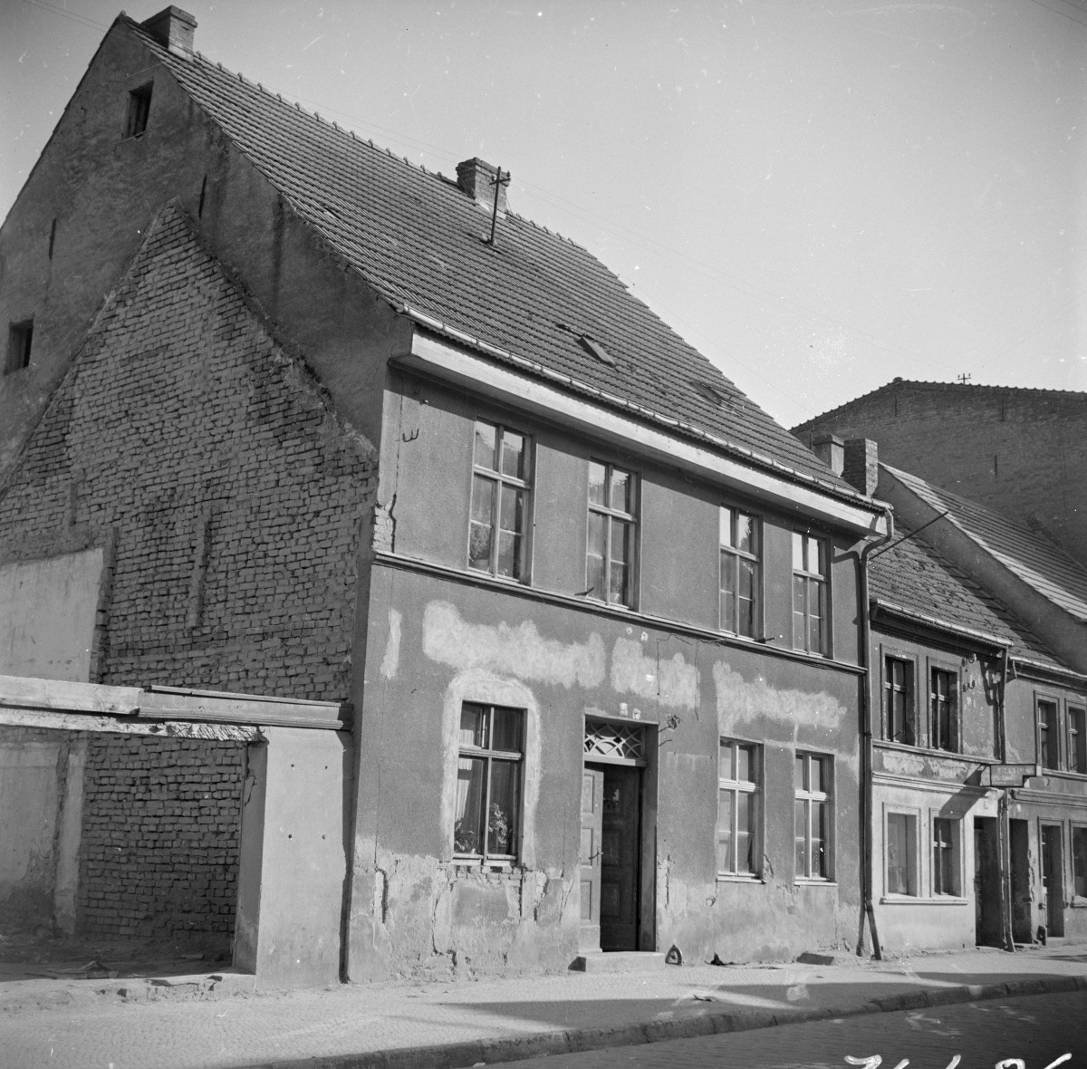 kamienica - elewacja frontowa, skan 1