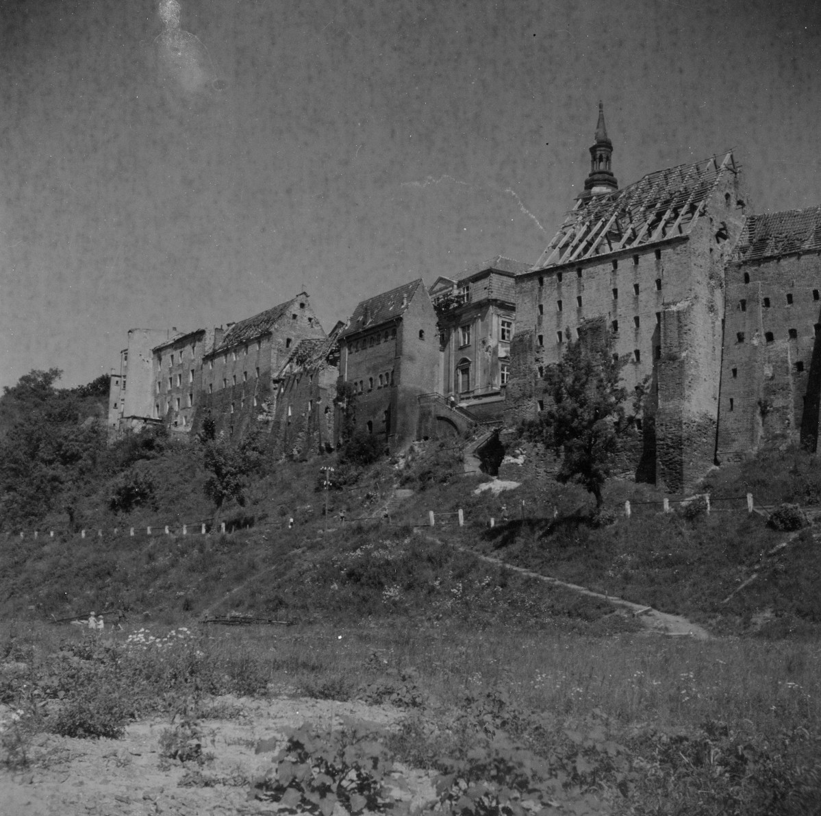 spichrze obronne nad Wisłą - widok od zachodu, skan 1