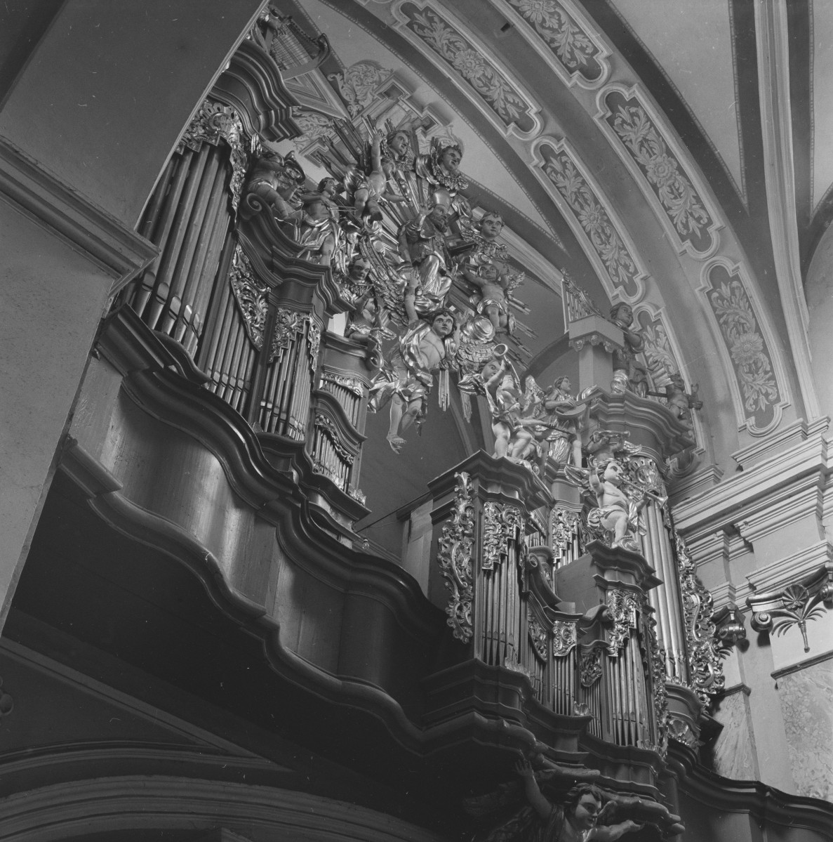 kościół, ob. parafialny pw. Wniebowzięcia Najświętszej Marii Panny - wnętrze: organy, skan 1